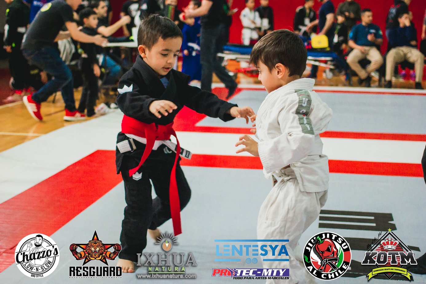 German y Leo luchando en el KOTM 2020